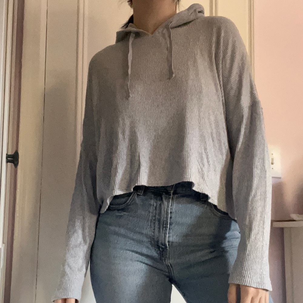 Soft and Cozy American Eagle Ribbed Cropped Hoodie!